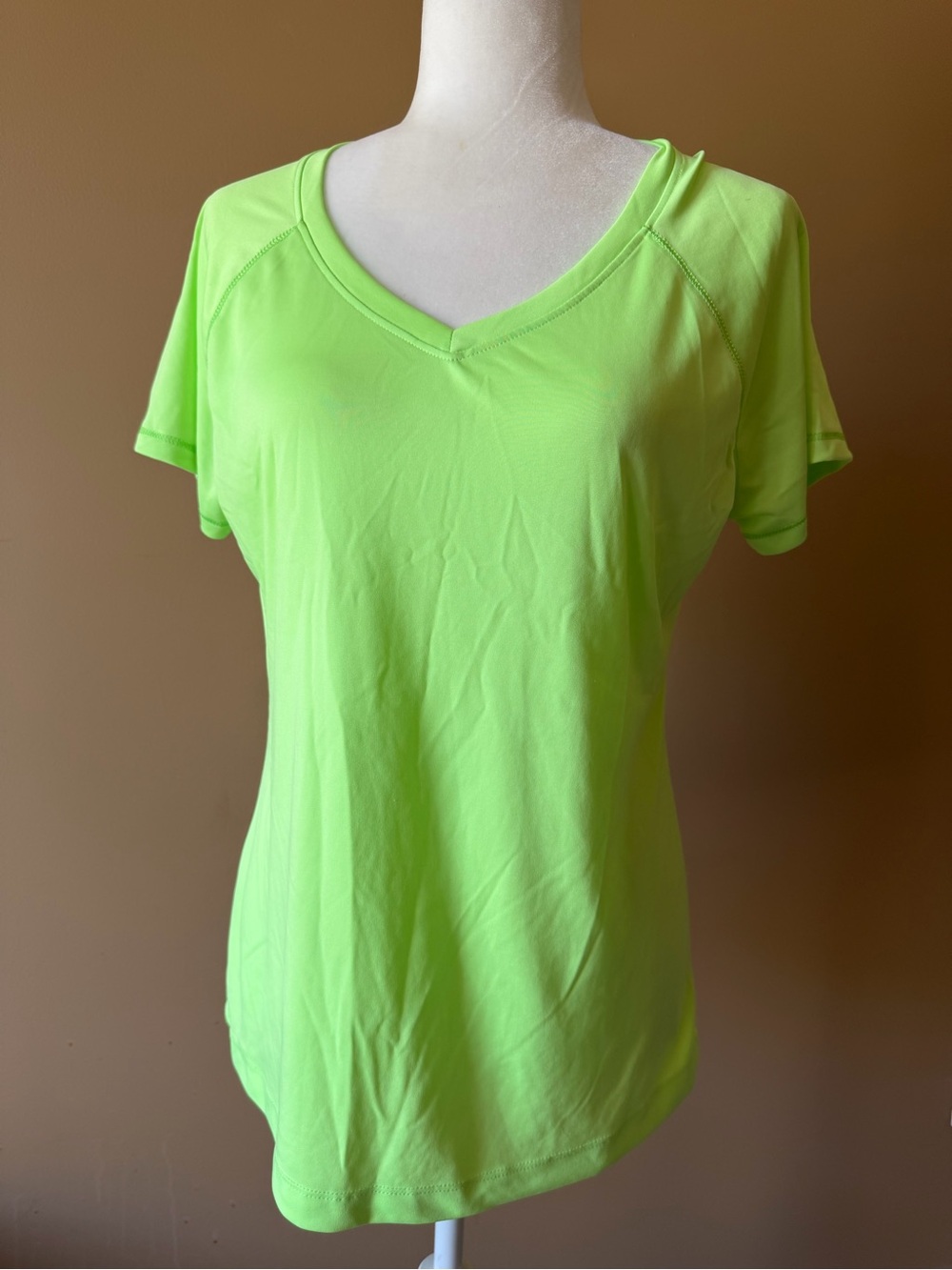 Danskin Now Mint Sizzle Neon Green V-Neck Activewear Tee Size Large (12/14)